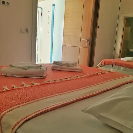 7 Bed and breakfast *