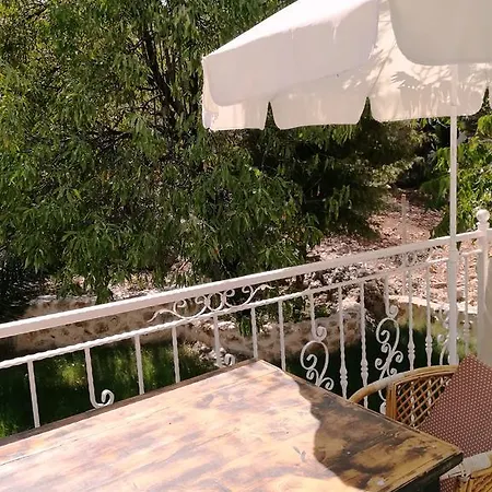 Bed and breakfast 7 *