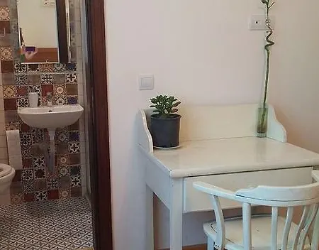 7 Bed and breakfast